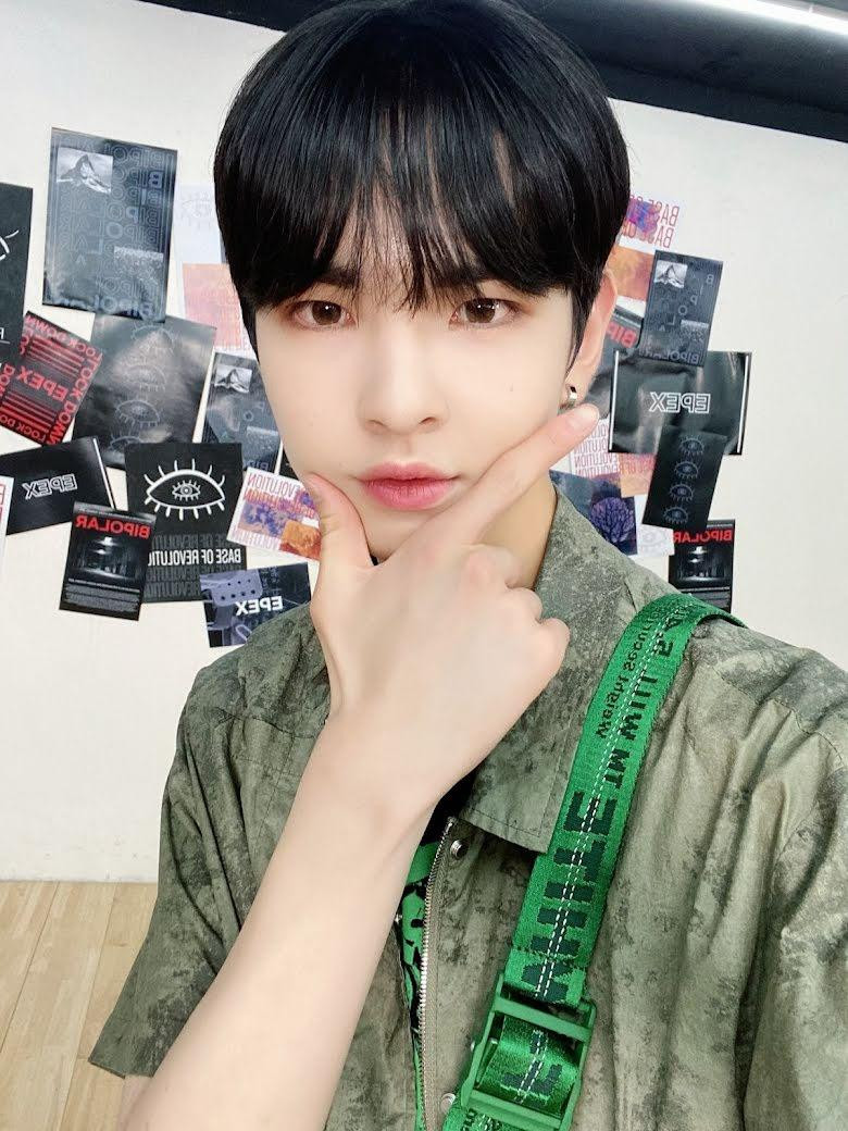 5. MU: Giọng ca chính 18 tuổi của EPEX cao 1m84.