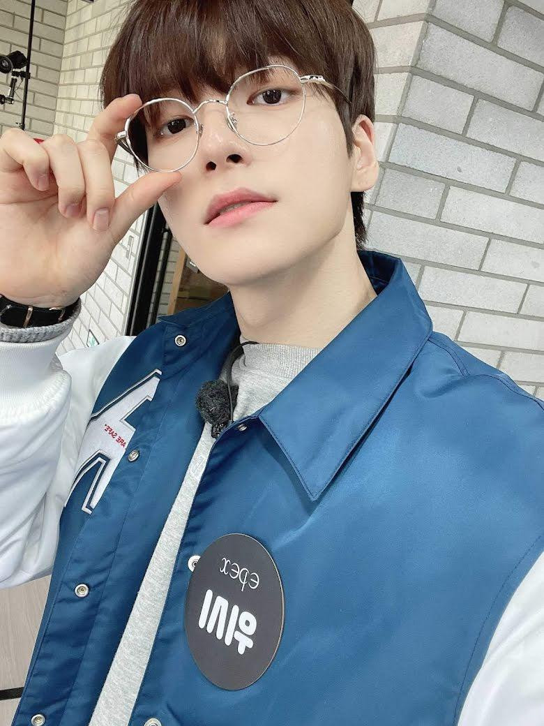 8. Wish: Trưởng nhóm EPEX cao 1m84 ở tuổi 19.