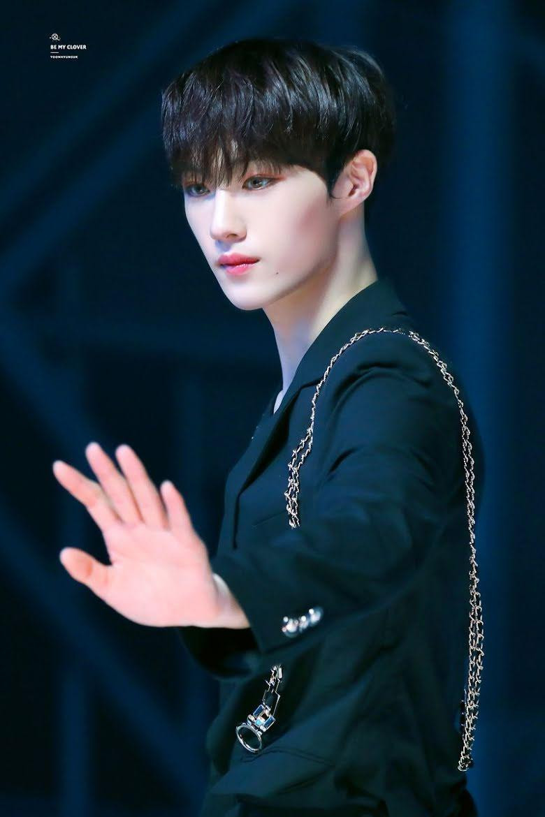 1. Hyunsuk: Em út 20 tuổi của CIX cao đến 1m88.