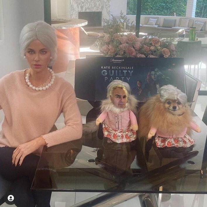 Kate Beckinsale và thú cưng của cô ấy hóa trang thành những bà già để quảng bá cho bộ phim mới &quot;Guilty Party&quot;.