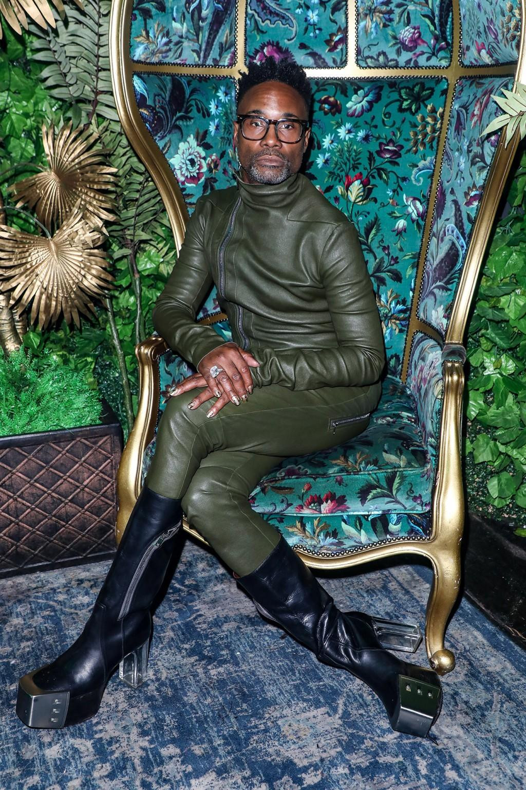 Ngôi sao &quot;Pose&quot; Billy Porter gây ấn tượng với đôi boot cao gót &quot;khủng&quot; tại sự kiện &quot;Cabaret All Stars&quot; ở London, Anh.