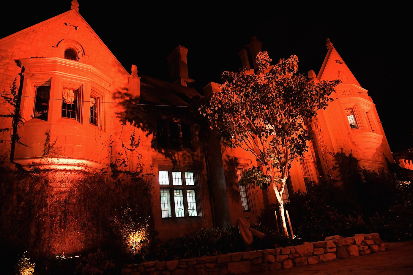 Theo Marquardt, những câu chuyện ma quái xuất hiện trong biệt thự Playboy từ nhiều thập kỷ.