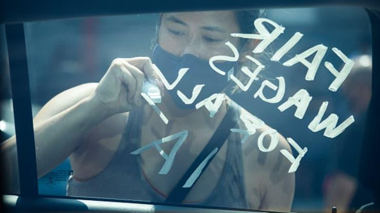 60.000 nhân viên ở Hollywood sắp đình công vì không đạt được thoả thuận về chế độ làm việc mới.