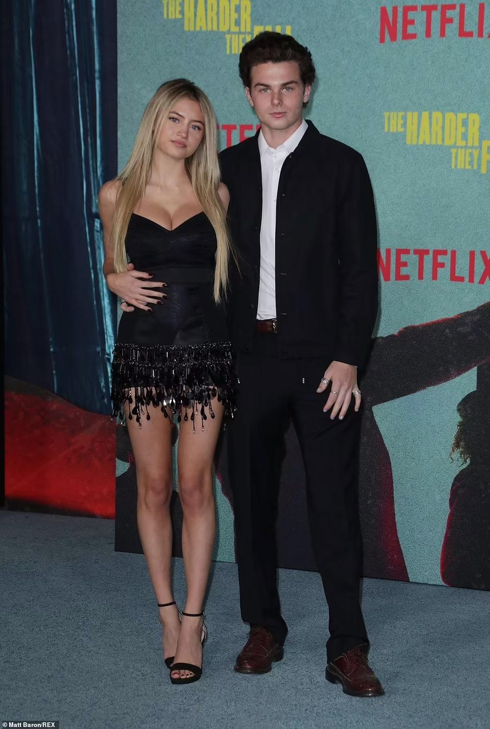 Leni dẫn theo bạn trai, vận động viên khúc côn cầu 18 tuổi Aris Rachevsky, đến sự kiện.