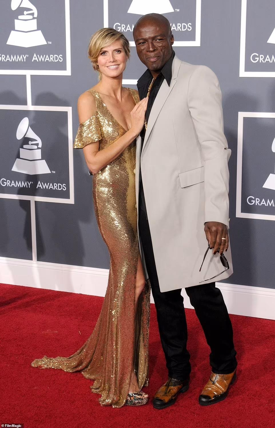 Ngoài Leni, cựu thiên thần Victoria&apos;s Secret và chồng cũ có với nhau 3 con ruột - Lou (12 tuổi), Johan (14 tuổi) và Henry (16 tuổi).