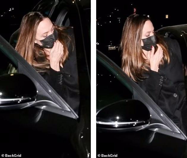 Cô được người cũ đưa đón tận nơi. Cô được người cũ đưa đón tận nơi.