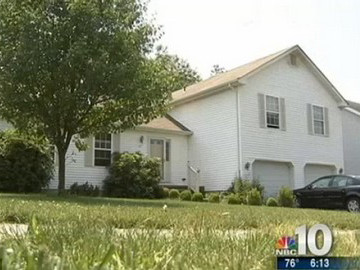 Bãi cỏ trước mặt nhà Whitehead, nơi xảy ra vụ việc