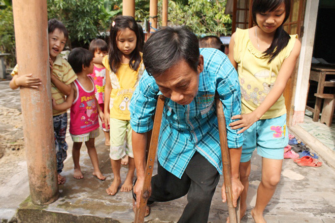 Thầy trò quây quần bên nhau mỗi khi nghỉ giải lao