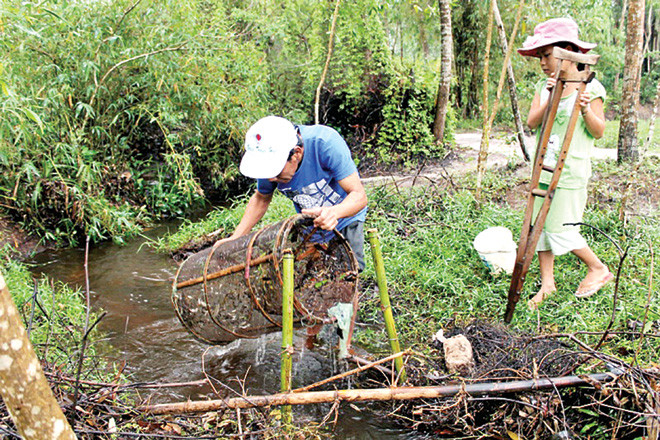 Một niềm vui lớn khác của thầy Trai: Hiền, con gái 13 tuổi, đã biết giúp đỡ ba