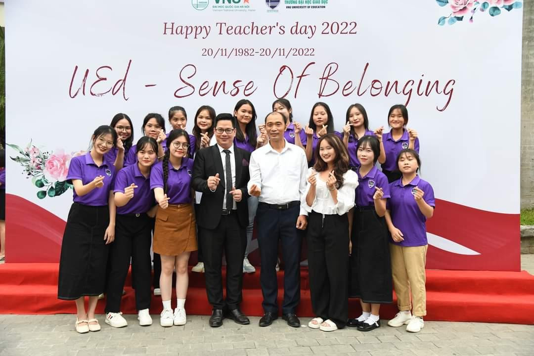 Comenxki đã nhận định rằng: “Dưới ánh nắng mặt trời không có nghề nào cao quý hơn nghề dạy học”. Comenxki đã nhận định rằng: “Dưới ánh nắng mặt trời không có nghề nào cao quý hơn nghề dạy học”.