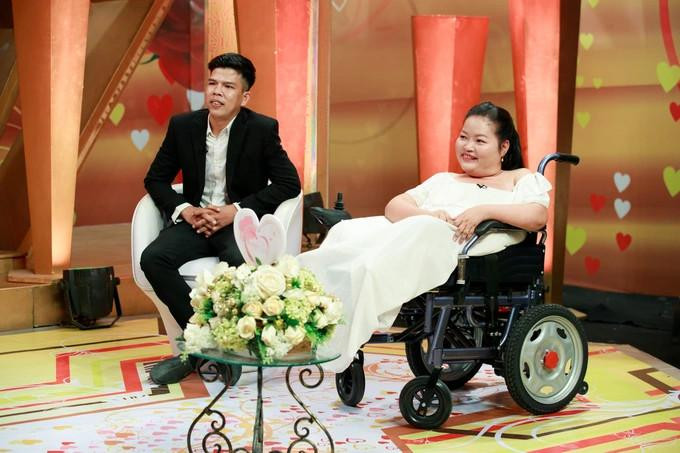 Xuất hiện tại "Gõ cửa thăm nhà" tập 119, chàng trai nghèo và cô gái khuyết tật đã gây ấn tượng rất sâu sắc cho khán giả khi kể về chuyện tình của họ trong hoàn cảnh khốn khó (Ảnh: GCTN).