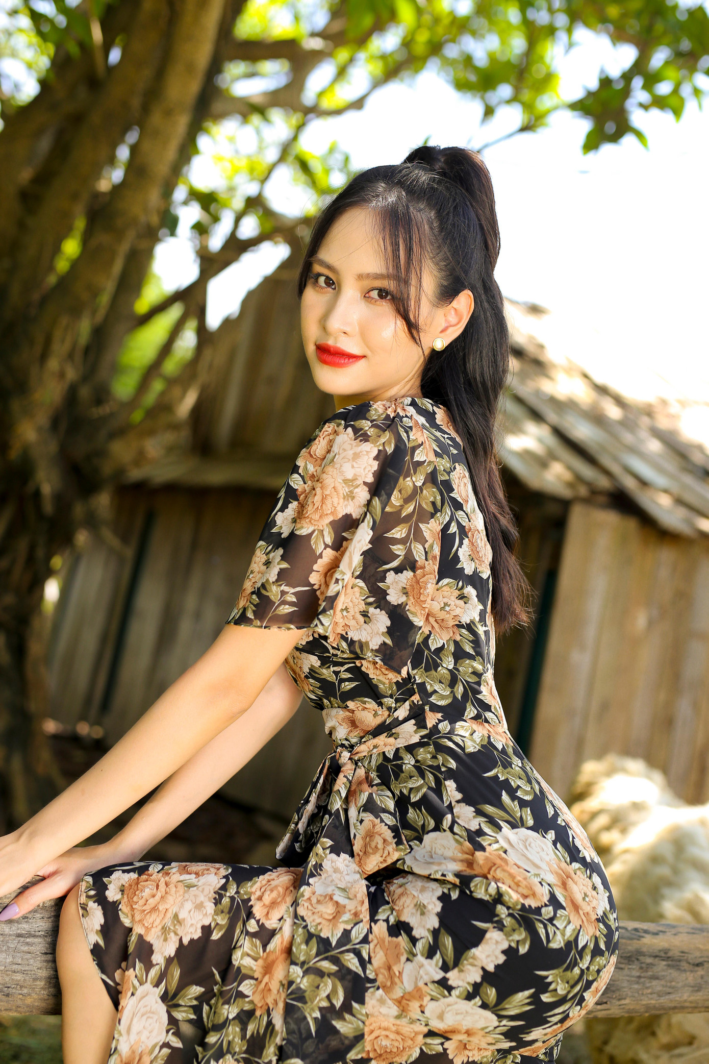 Từng sống và làm việc 4 năm tại Sài Gòn, tuy nhiên một phần vì dịch bệnh COVID-19, một phần khác vì muốn gần gia đình hơn, Trịnh Châm đã quyết định chuyển ra ngoài Hà Nội làm việc và sinh sống. Từng sống và làm việc 4 năm tại Sài Gòn, tuy nhiên một phần vì dịch bệnh COVID-19, một phần khác vì muốn gần gia đình hơn, Trịnh Châm đã quyết định chuyển ra ngoài Hà Nội làm việc và sinh sống.