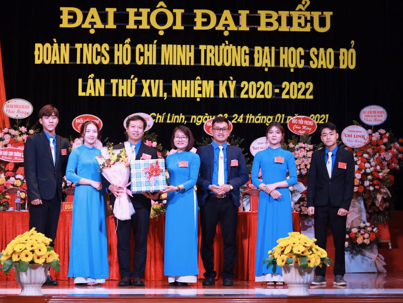Hãy sống thật bản lĩnh, thật đáng giá, “sống như những đóa hoa tỏa ngát hương thơm cho đời’’.