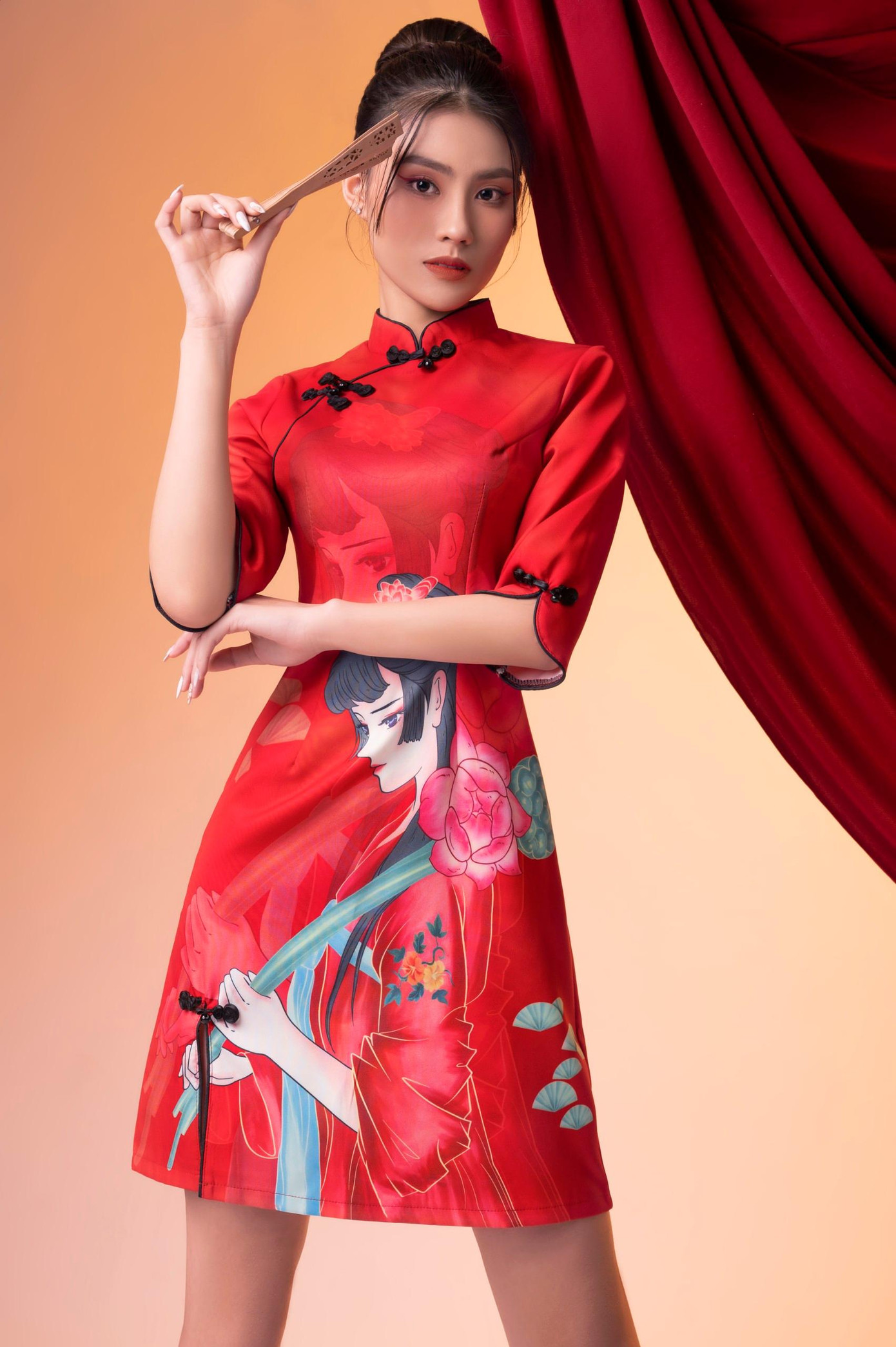 Châu Anh sở hữu gương mặt sắc sảo, mặn mà.