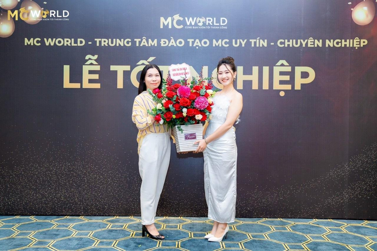 Minh Phương - Phó trưởng ban tổ chức của Lễ tốt nghiệp và sinh nhật MC World tròn 2 tuổi.