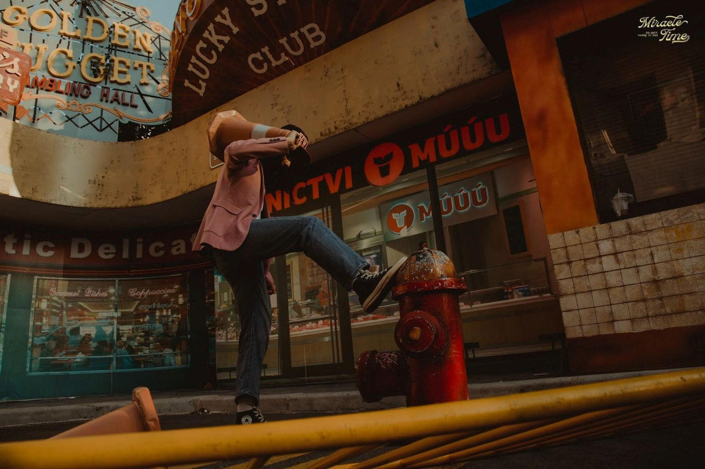 Vùng vẫy, phá vỡ mọi giới hạn để thỏa mãn cảm xúc.