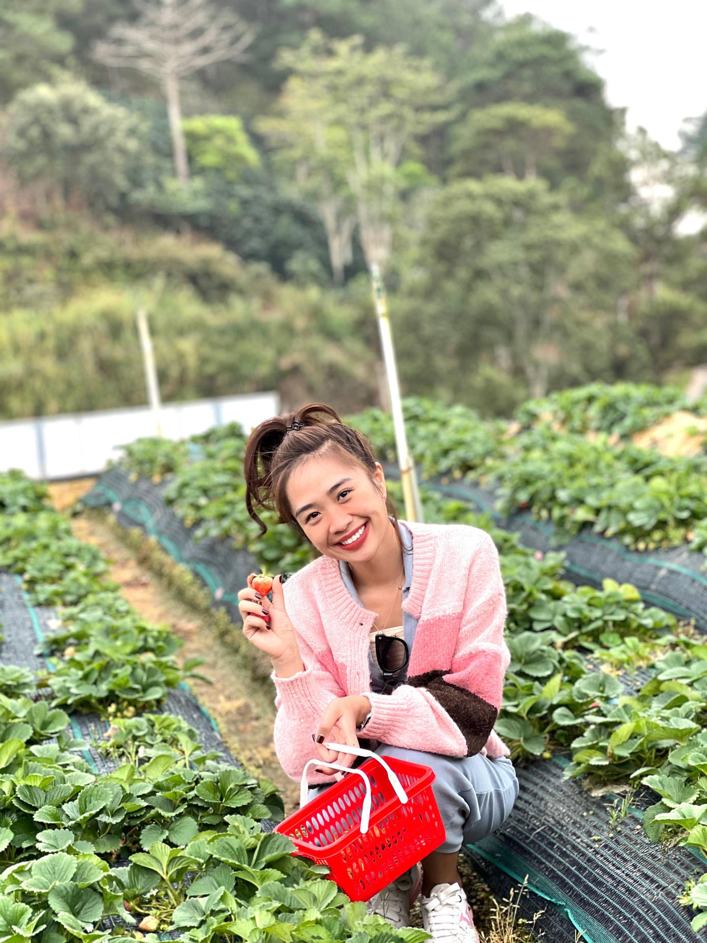 Nụ cười là động lực để cô vượt qua mọi khó khăn, muộn phiền trong cuộc sống. Nụ cười là động lực để cô vượt qua mọi khó khăn, muộn phiền trong cuộc sống.