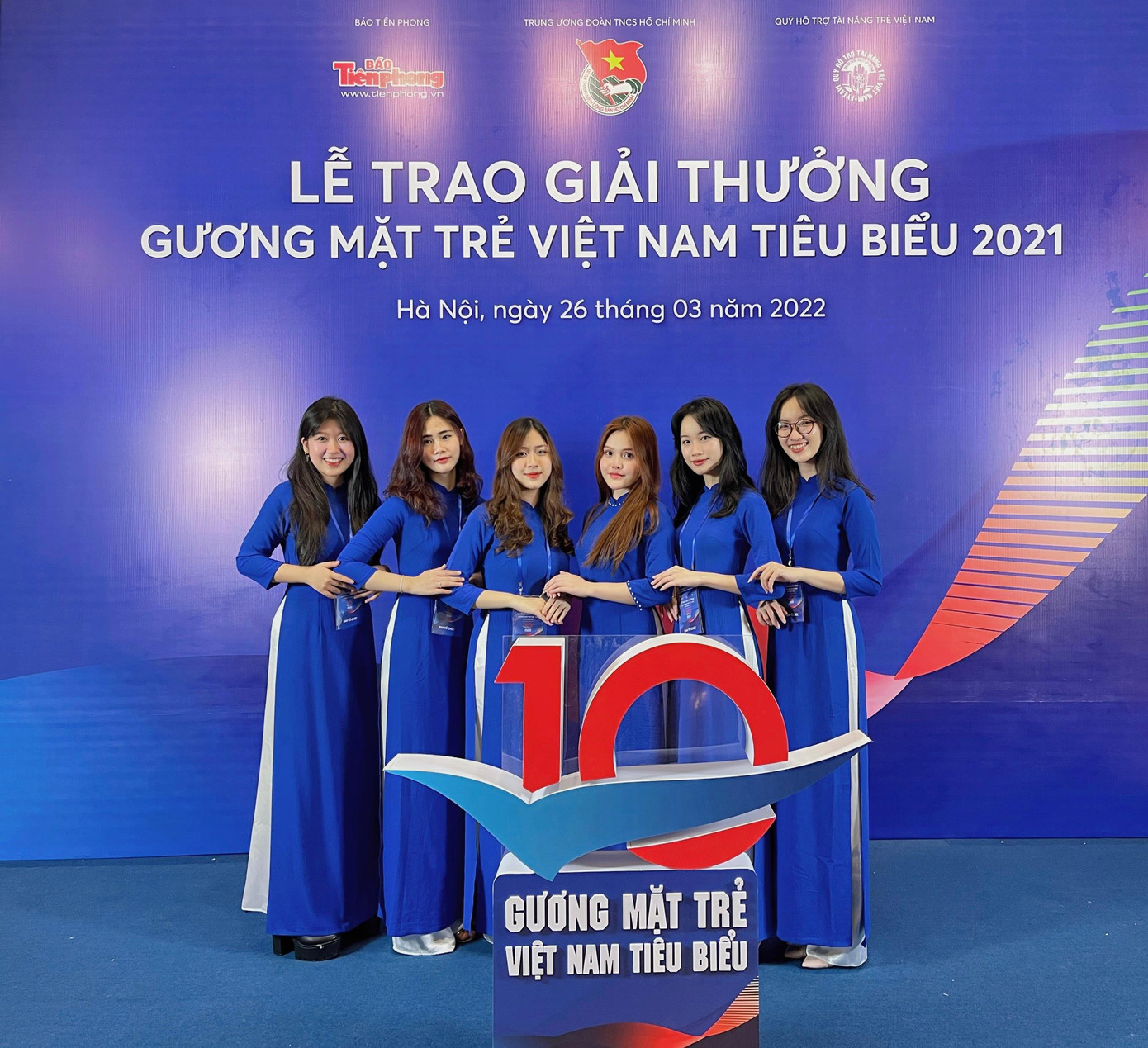 Thành viên CLB phục vụ Lễ trao giải thưởng gương mặt trẻ Việt Nam tiêu biểu 2021.