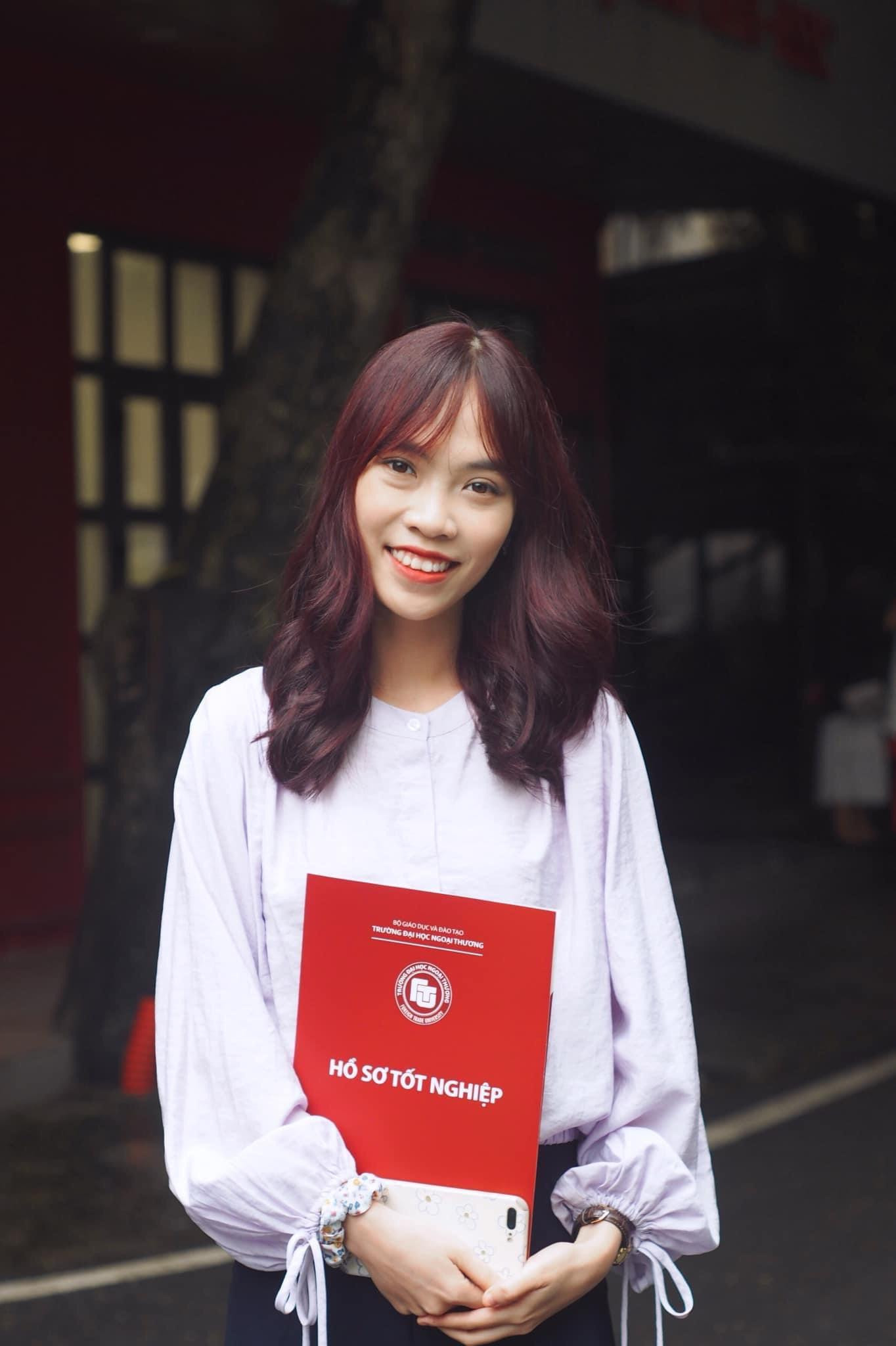 ĐH Ngoại thương đã giúp Phương Linh dần trở nên tự tin, bản lĩnh, vững vàng trước những khó khăn và thử thách. ĐH Ngoại thương đã giúp Phương Linh dần trở nên tự tin, bản lĩnh, vững vàng trước những khó khăn và thử thách.