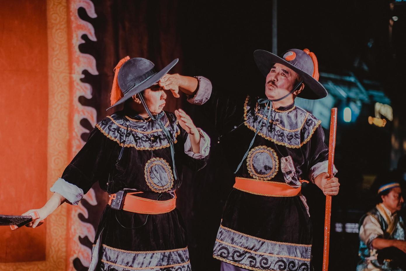 NSƯT Lê Hải Vân (bên trái) trong vở Ngũ biến.