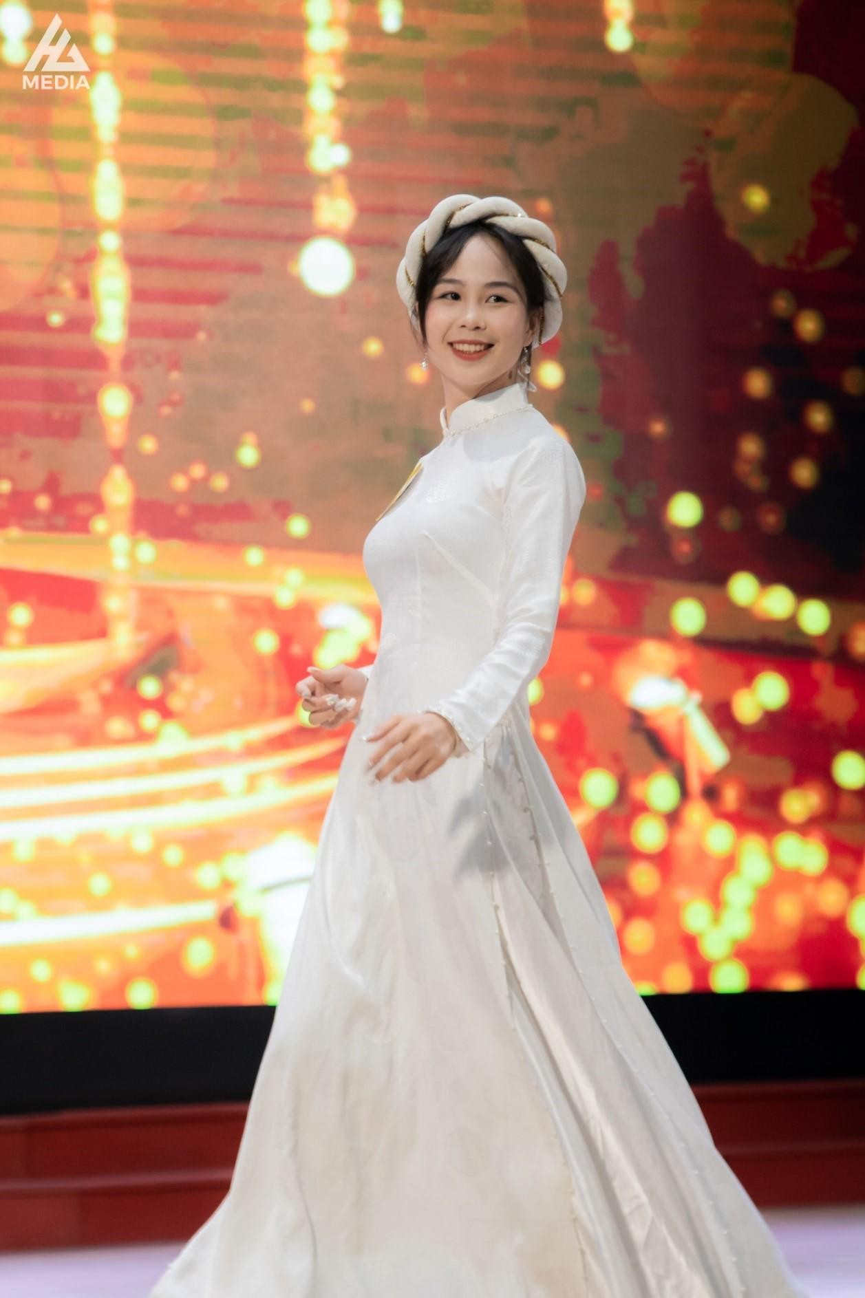 Thí sinh Lường Thị Doan – Học viện Phụ nữ Việt Nam. Thí sinh Lường Thị Doan – Học viện Phụ nữ Việt Nam.