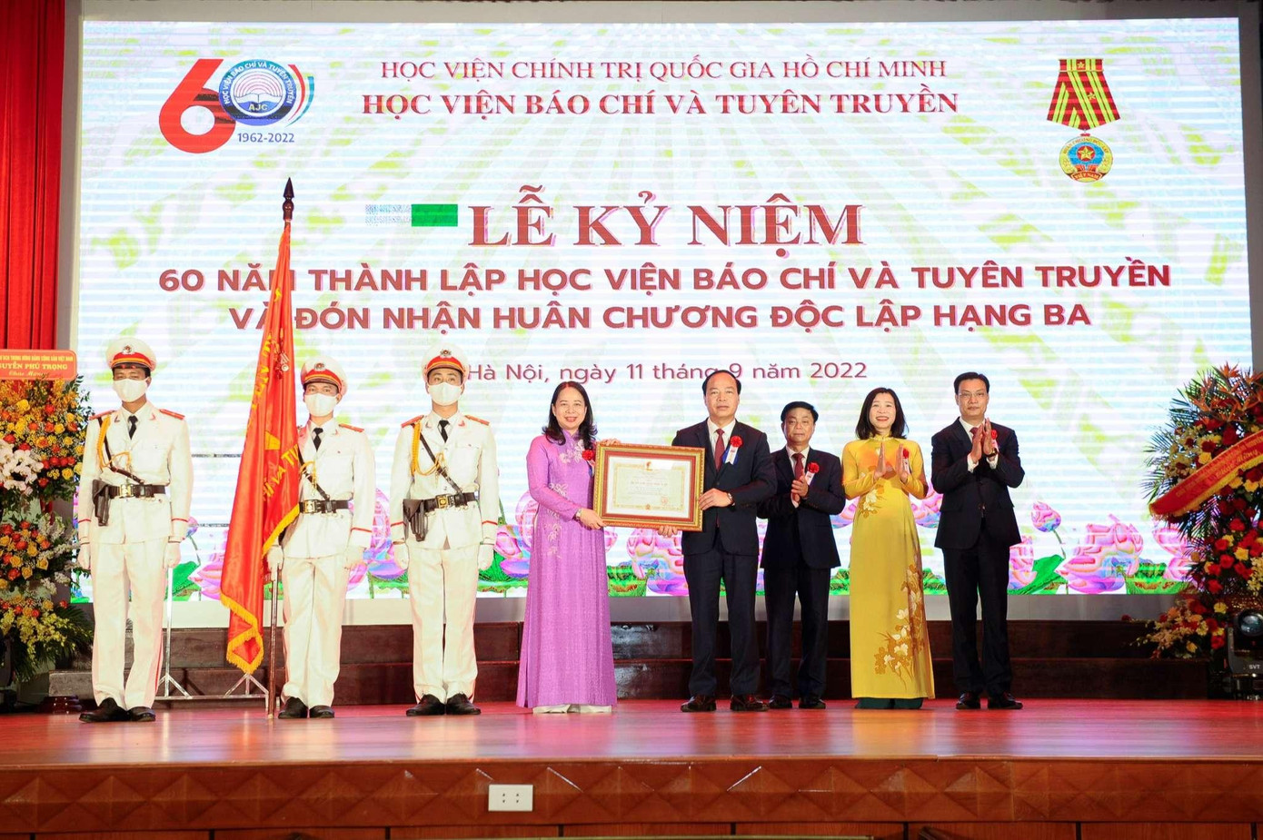 Học viện báo chí và Tuyên truyền vinh dự nhận Huân chương Độc lập hạng ba. Học viện báo chí và Tuyên truyền vinh dự nhận Huân chương Độc lập hạng ba.