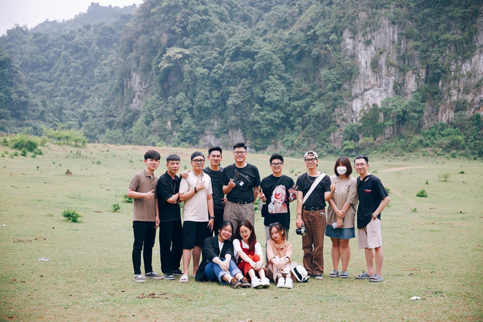 Vân Anh trong buổi hoạt động ngoại khóa cùng các bạn. Vân Anh trong buổi hoạt động ngoại khóa cùng các bạn.