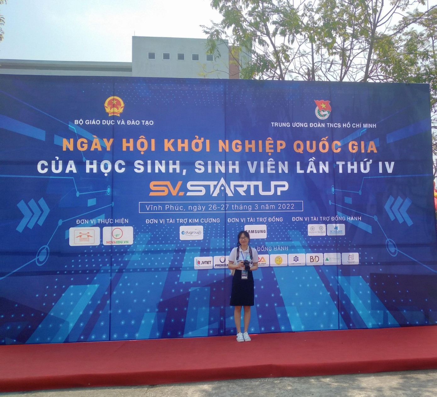 Hương tham gia các đề tài startup - khởi nghiệp dành cho học sinh, sinh viên tại trường. Hương tham gia các đề tài startup - khởi nghiệp dành cho học sinh, sinh viên tại trường.