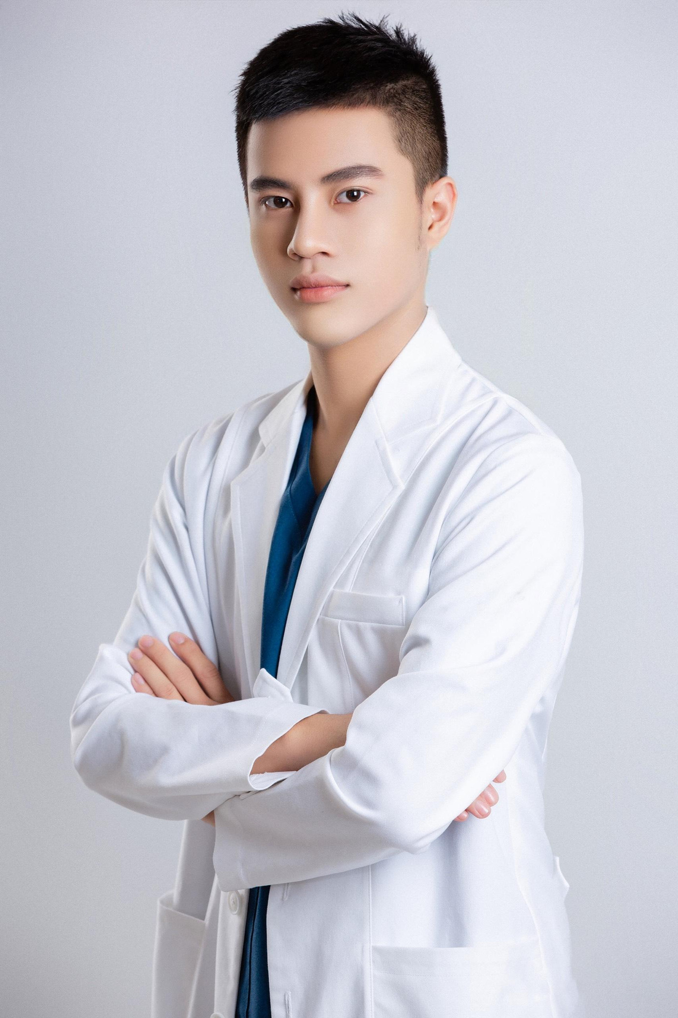 Bác sĩ Nguyễn Thanh được biết đến là bác sĩ chuyên về ngành làm đẹp, sở hữu hàng ngàn lượt fan và theo dõi.