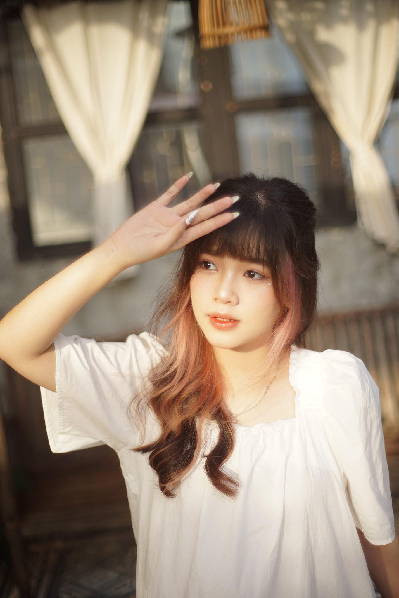 Anh Thư là sinh viên trường Đại học Đồng Nai.