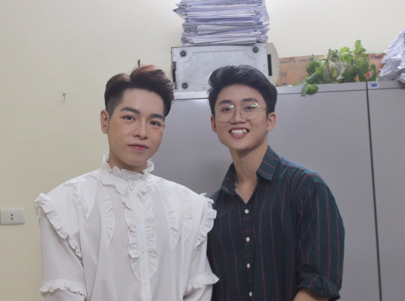 Hải Duy chụp ảnh cùng ca sĩ Đức Phúc Hải Duy chụp ảnh cùng ca sĩ Đức Phúc