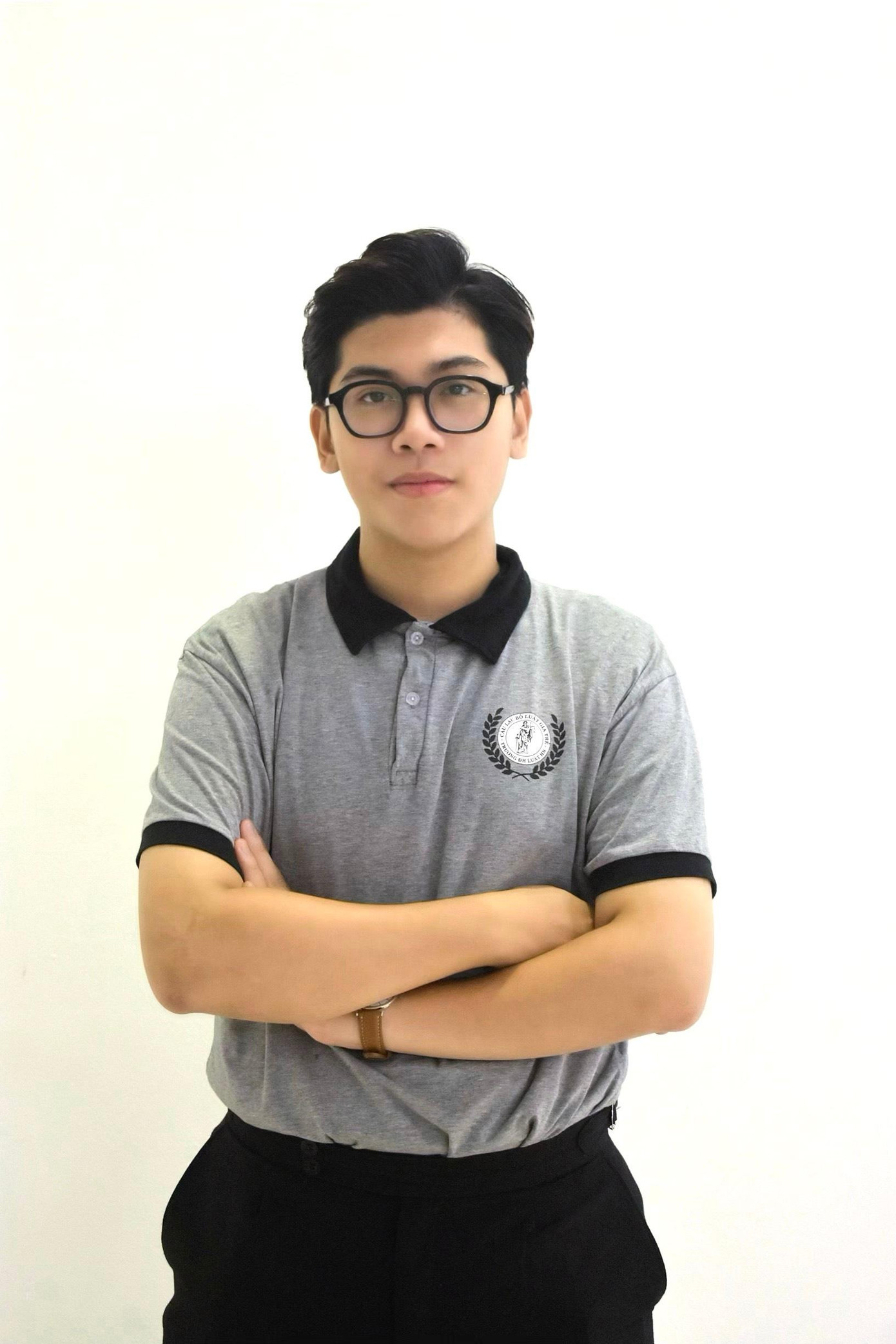 Trần Duy Anh - chàng Phó chủ nhiệm CLB Luật Gia Trẻ, Trường Đại học Luật Hà Nội. Trần Duy Anh - chàng Phó chủ nhiệm CLB Luật Gia Trẻ, Trường Đại học Luật Hà Nội.