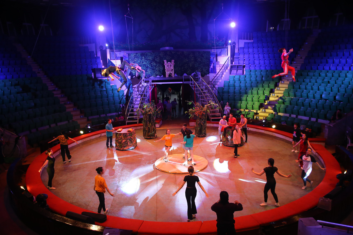 Trong quá trình tập luyện mọi người đều cố gắng tập trung làm tốt vai trò của mình.