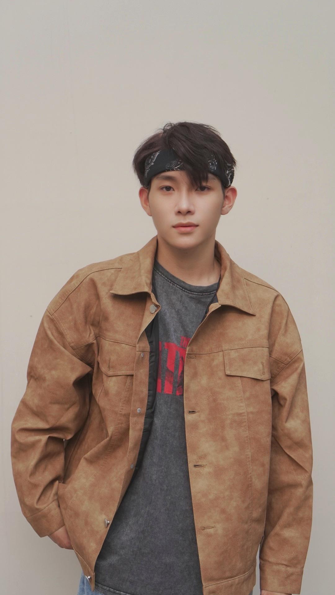 Lưu Hiệp bật mí bản thân có niềm yêu thích kinh doanh và đang ấp ủ tiết kiệm để dự định mở một shop quần áo trong tương lai. Lưu Hiệp bật mí bản thân có niềm yêu thích kinh doanh và đang ấp ủ tiết kiệm để dự định mở một shop quần áo trong tương lai.