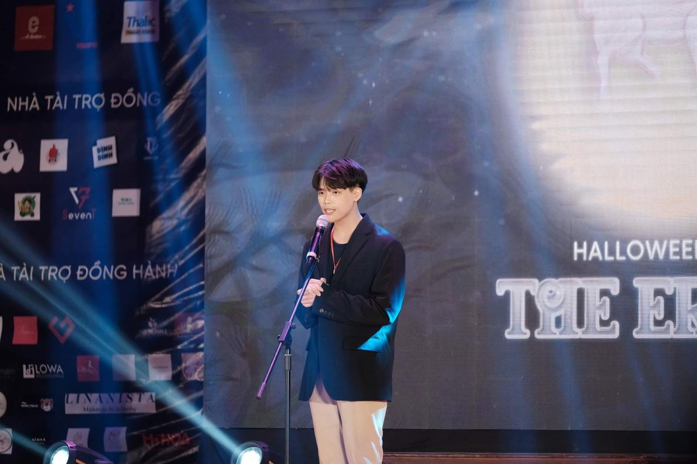 Bách là Trưởng ban Tổ chức của 2 mùa chương trình Halloween 2021, 2022. Bách là Trưởng ban Tổ chức của 2 mùa chương trình Halloween 2021, 2022.