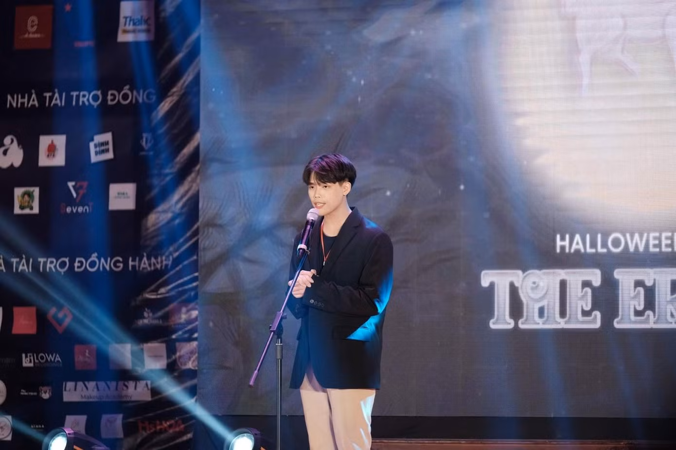 Bách là Trưởng ban Tổ chức của 2 mùa chương trình Halloween 2021, 2022.