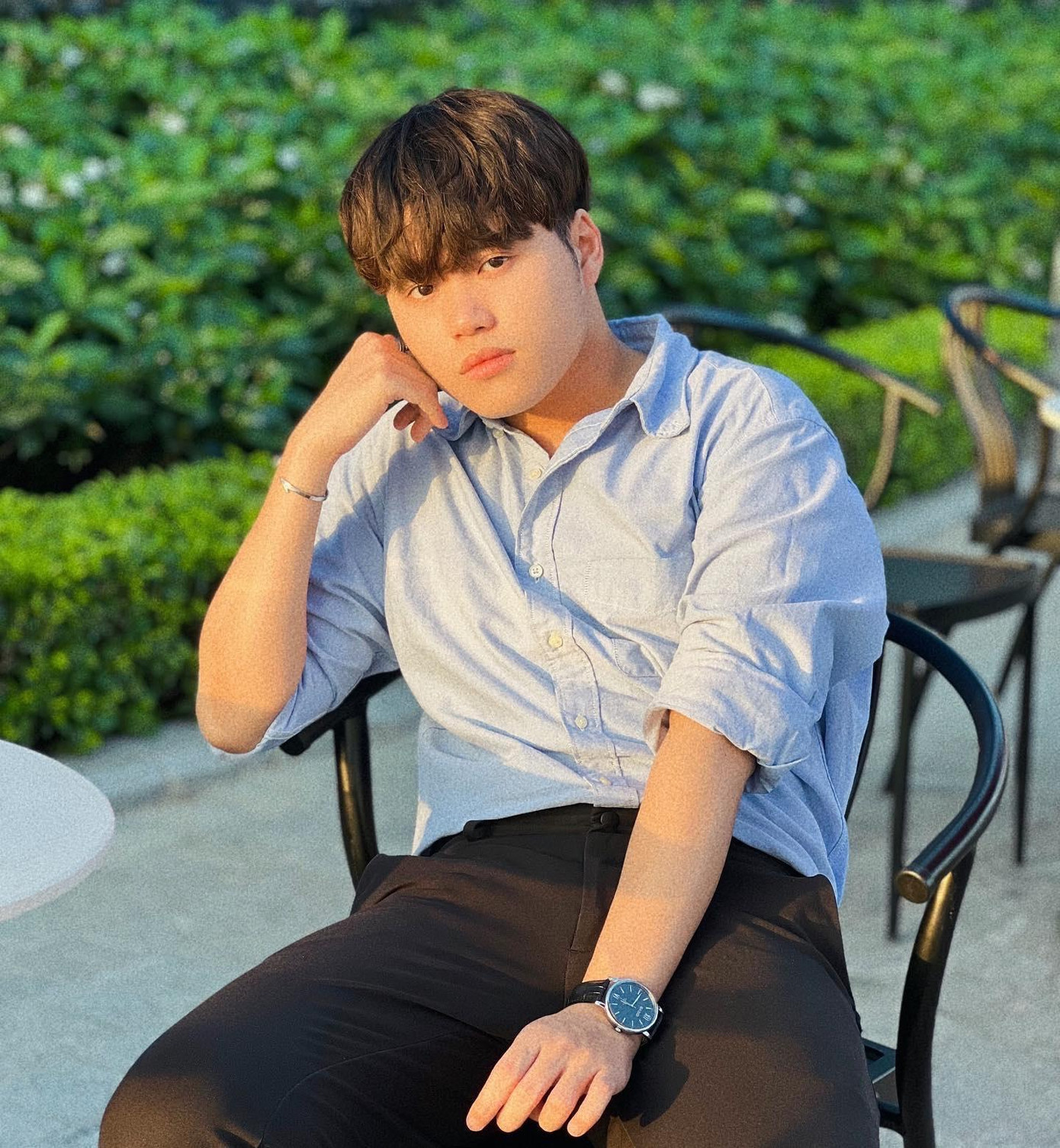 Tùng được biết đến là chàng trai luôn đón đầu các xu hướng TikTok và có các video hướng dẫn bắt trend cực thu hút.