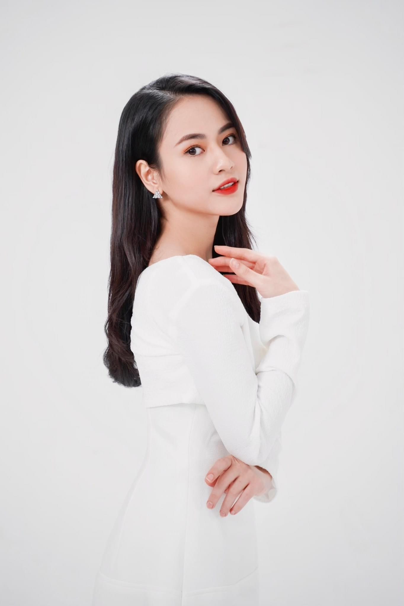 Việt Hoa 'gieo thương nhớ' bởi nhan sắc xinh đẹp cùng lối diễn xuất tự nhiên, giàu cảm xúc.