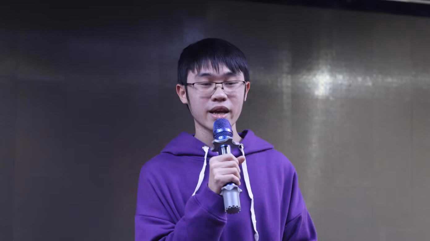 Anh Thái trong Cuộc thi Tìm kiếm Ngôi sao dẫn chương trình 2021.