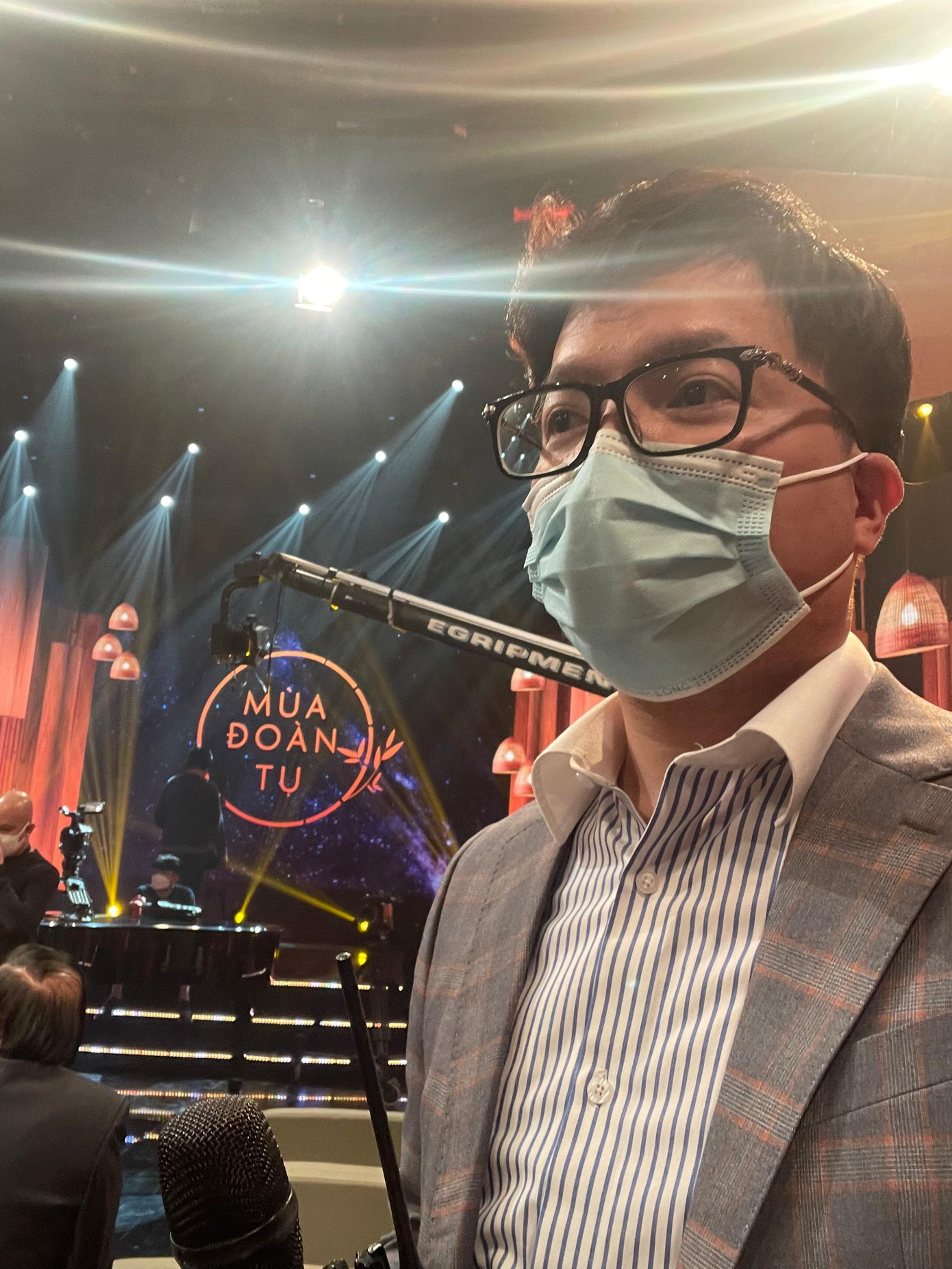 Thế nhưng năm nay chương trình Mùa Đoàn Tụ phải ghi hình tại trường quay khoảng 1 tuần trước giao thừa.