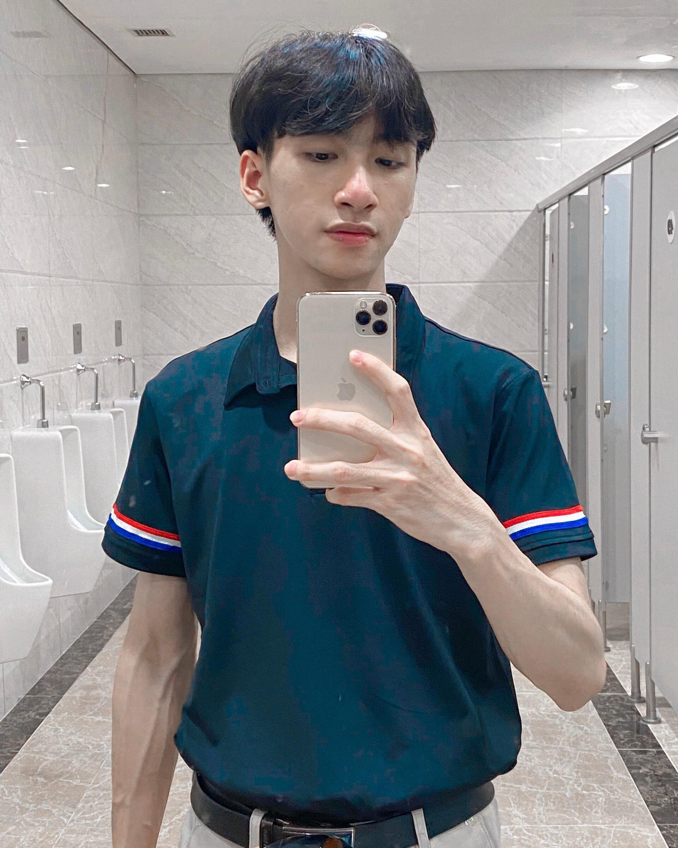 Chàng trai gen Z coi ca hát là niềm đam mê cháy bỏng của mình. Chàng trai gen Z coi ca hát là niềm đam mê cháy bỏng của mình.