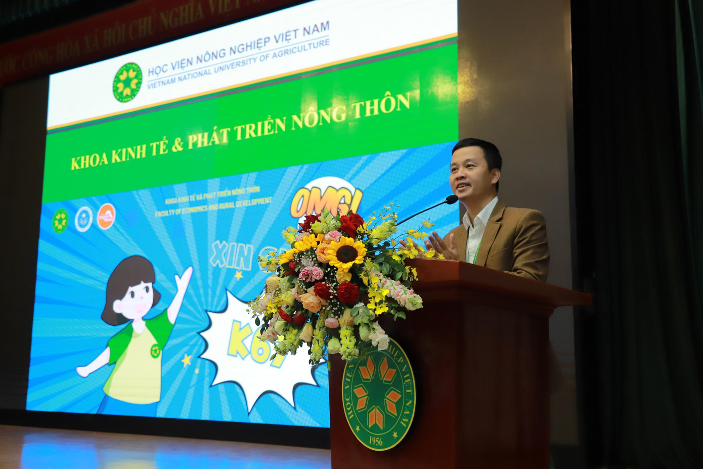 TS. Nguyễn Hữu Nhuần – Phó trưởng Khoa phát biểu tại chương trình. TS. Nguyễn Hữu Nhuần – Phó trưởng Khoa phát biểu tại chương trình.