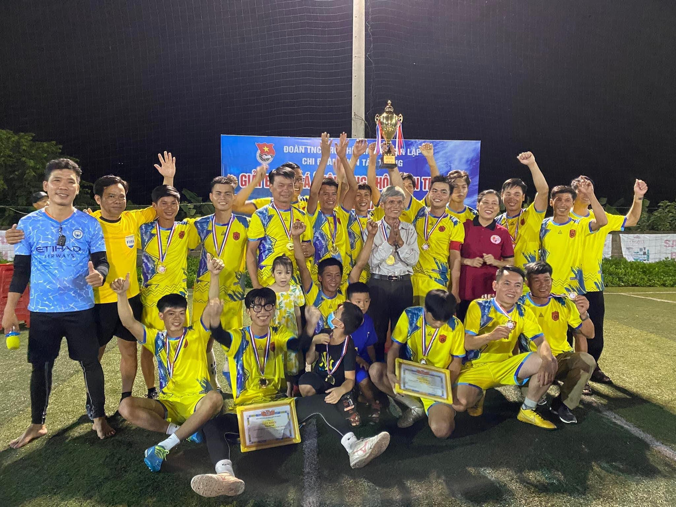 Nhờ niềm đam mê bóng đá nên đến thời điểm này Gia Huy đã có cho mình một số thành tích khi tham gia các giải đấu. Nhờ niềm đam mê bóng đá nên đến thời điểm này Gia Huy đã có cho mình một số thành tích khi tham gia các giải đấu.