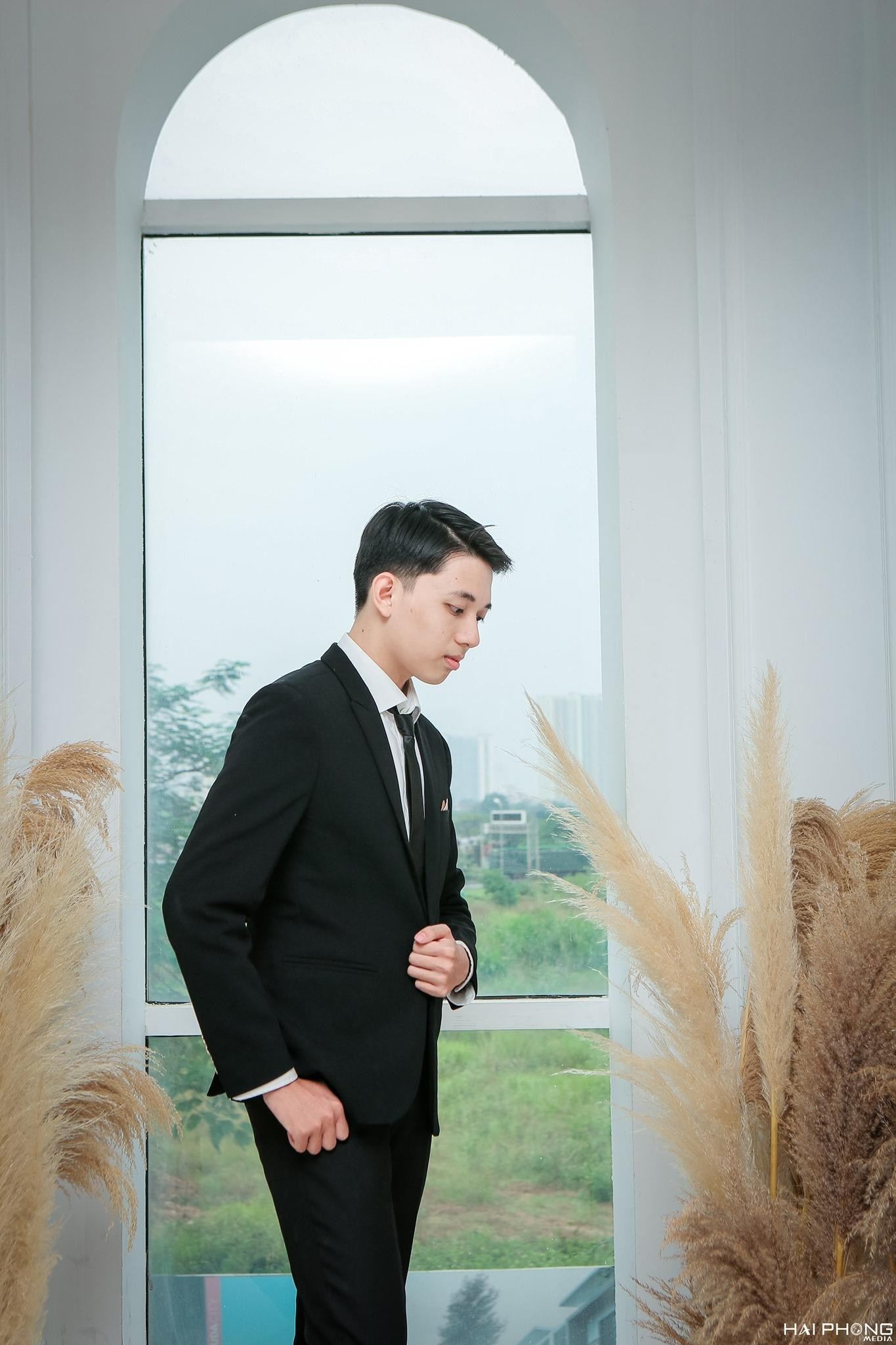 Quang Anh là sinh viên năm 2, lớp Sư phạm Toán CLC, khoa Toán - Tin Trường Đại học Sư phạm Hà Nội. Quang Anh là sinh viên năm 2, lớp Sư phạm Toán CLC, khoa Toán - Tin Trường Đại học Sư phạm Hà Nội.