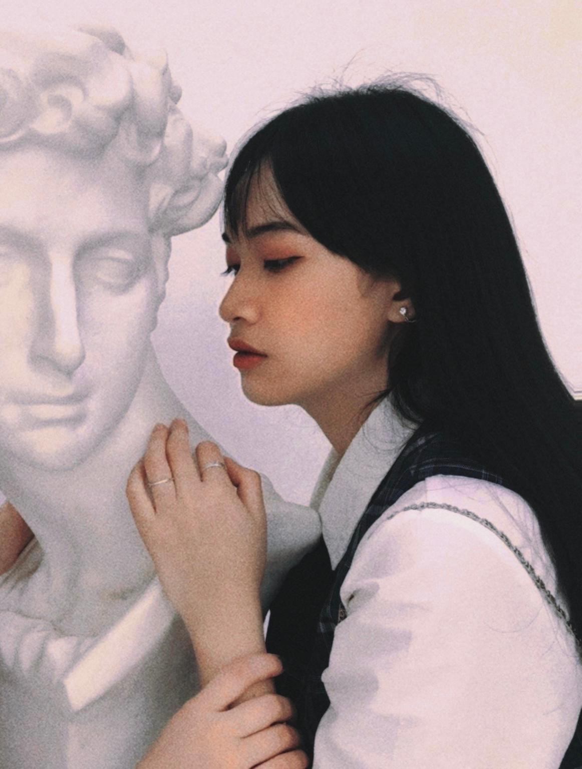 Những trở ngại của tuổi dậy thì khiến Quỳnh Giang dần cảm thấy áp lực, tự ti với 2 tiếng "sân khấu".