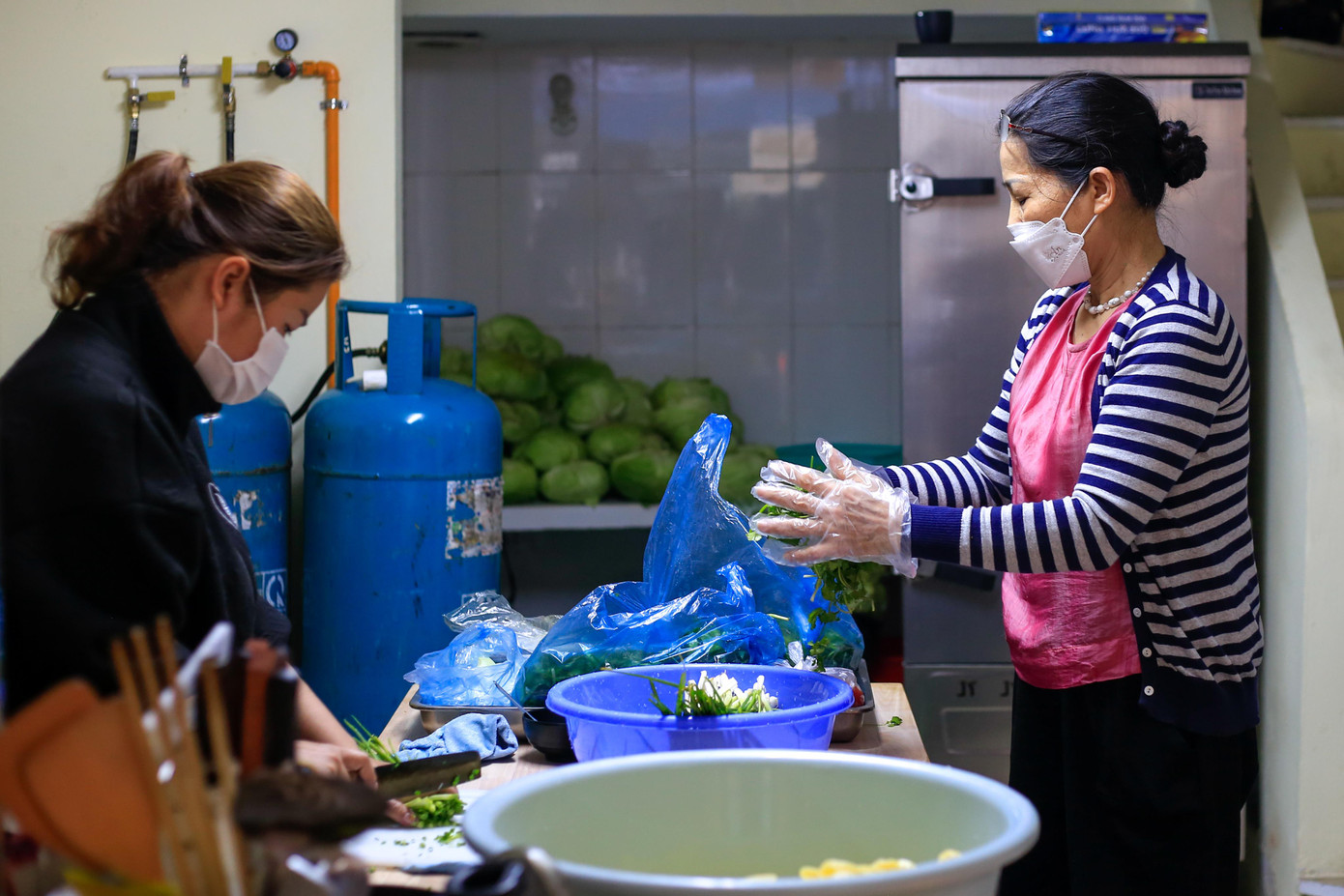 Thực đơn tại đây được thay đổi phong phú theo ngày, mỗi tuần sẽ có từ 2-3 ngày nhà ăn 0 đồng sẽ phục vụ món bún, phở chay... những ngày còn lại sẽ phục vụ cơm chay. Ảnh: Tuấn Anh