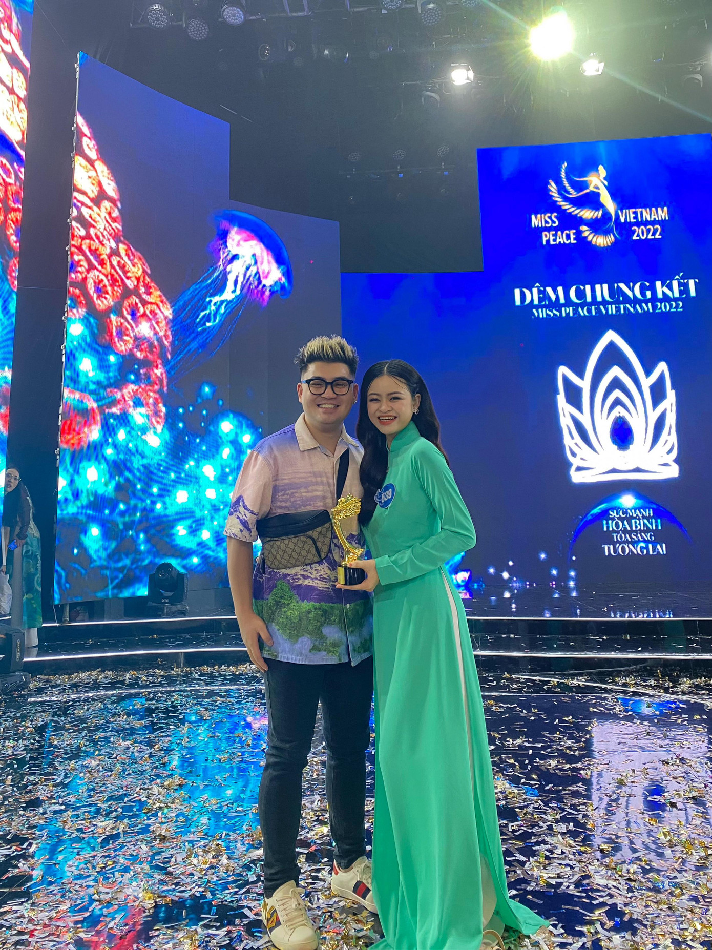 Hà Phương luôn cảm thấy may mắn vì có gia đình, người thân đồng hành bên cạnh.