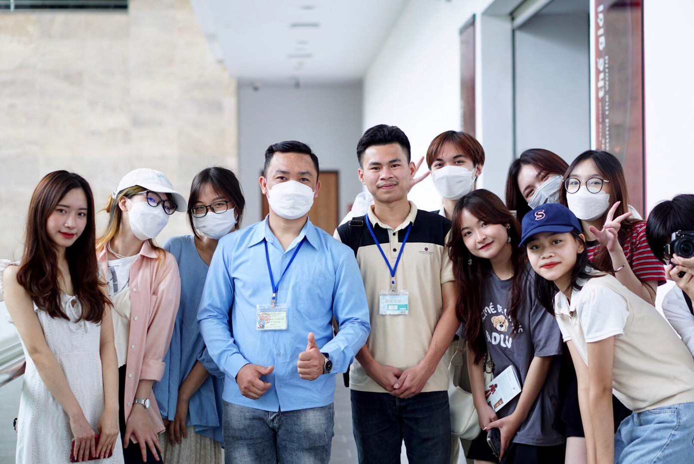 Trà My luôn năng nổ trong các hoạt động của trường lớp. Trà My luôn năng nổ trong các hoạt động của trường lớp.