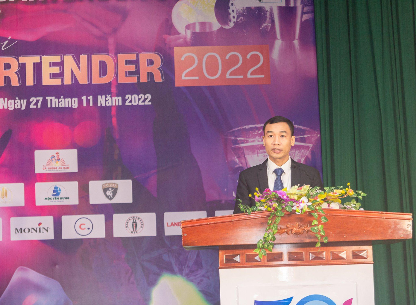 Ông Hoàng Quang Thỏa - chủ tịch hiệp hội Bartender HN phát biểu khai mạc. Ông Hoàng Quang Thỏa - chủ tịch hiệp hội Bartender HN phát biểu khai mạc.