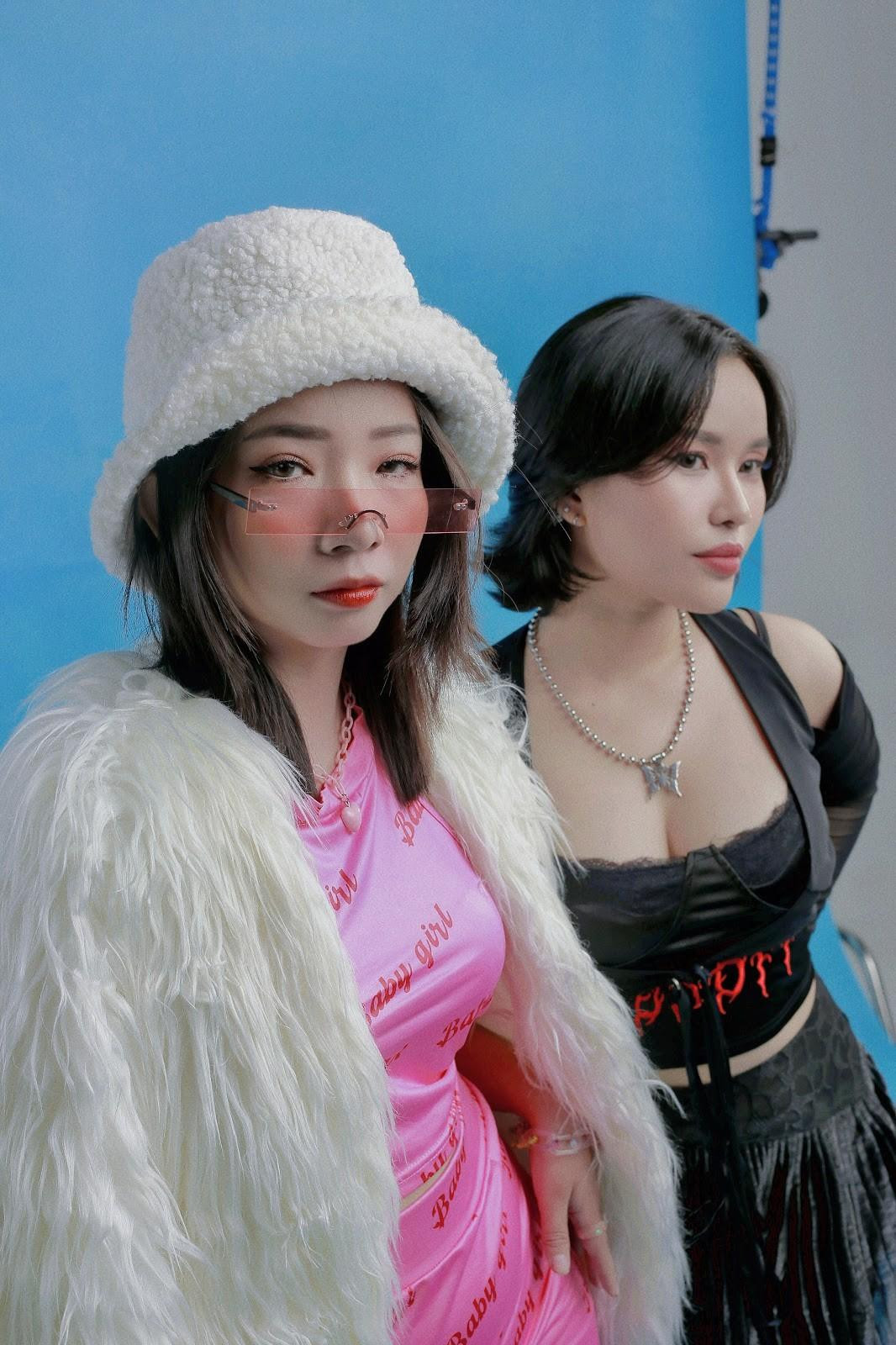 Bộ đôi Đinh Trang và Quỳnh Gai. Bộ đôi Đinh Trang và Quỳnh Gai.